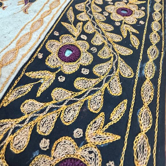 Vintage Indian Kantha Embroidered Tapestry – Elephants, Horses & Folk Motifs - Picture 14 of 14